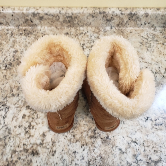 Apres by Lamo Faux Suede Buckskin Faux Fur Boots Girl's Size 1Y - Picture 8 of 16